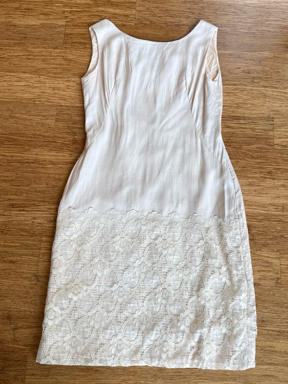 1950s Sleeveless Cream Lace-Hem Shift Dress